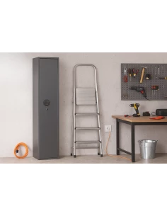 armoire-1-9-fusils-Armoire À Fusils Hartmann Tresore Wt2004G1 Pour 4 Armes Serrure À Clés installé dans un garage